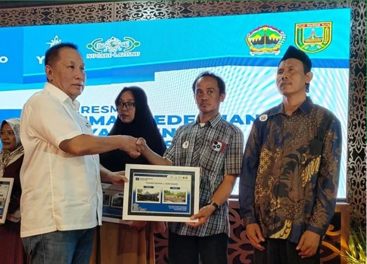 Diserahkan di Pendopo Kab. Kudus, 10 Rumah Tidak Layak Huni Selesai Direnovasi